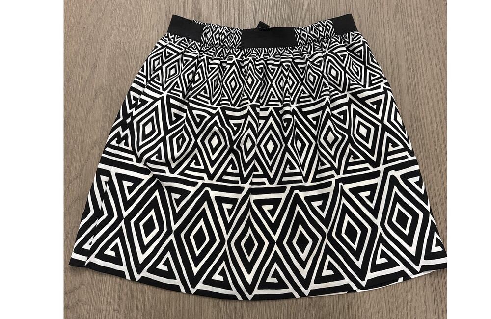 White House Black Market Geometric Print Black/White Skirt, Medium